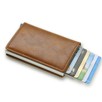 RFID-blocking card holder: Protect your cards stylishly.